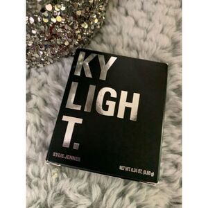 Kylight Queen Drip
